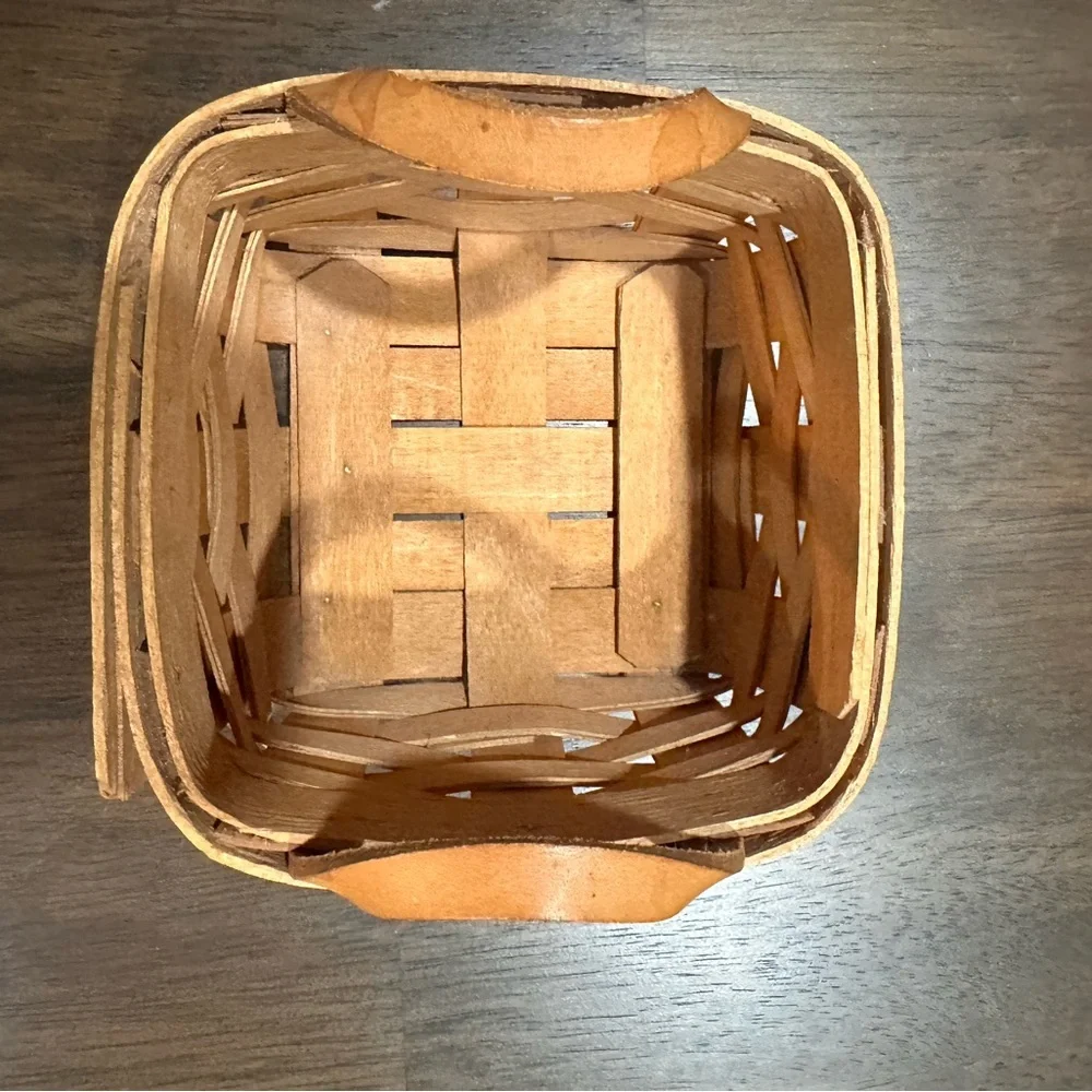 Longaberger 1992 Woven Basket - Picture 3 of 6